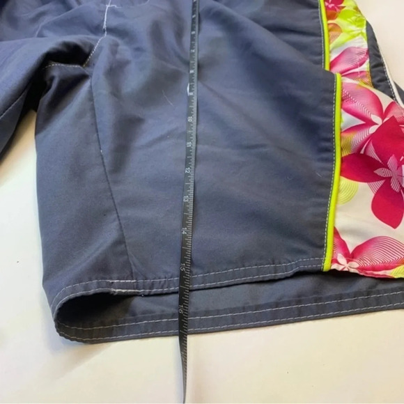 Swim trunks size medium - Picture 7 of 11